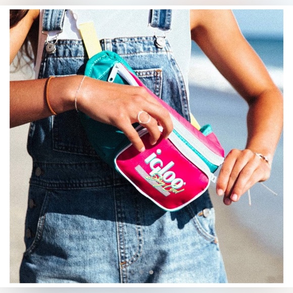 Igloo 90s Retro Collection Fanny Pack Portable Cooler - Picture 3 of 3